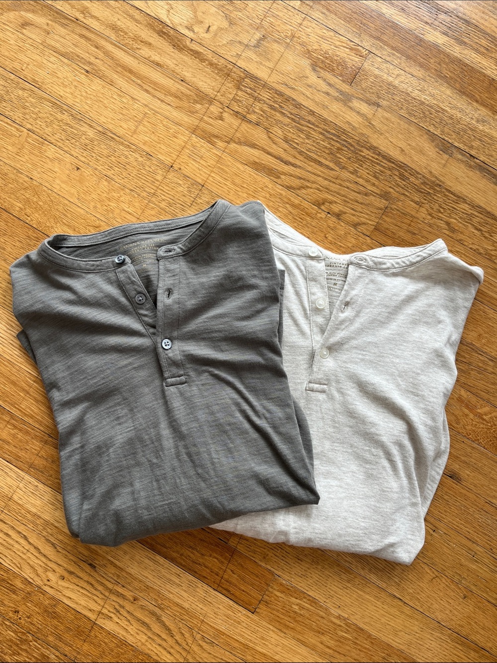 Banana Republic Long Sleeve Men’s Vintage Henley Tees Size Medium